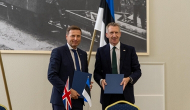 Kaitseminister Hanno Pevkur ja Ühendkuningriigi kaitseminister Dan Jarvis. Foto: Kaitseministeerium