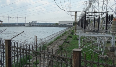 Elektrirajatis Ukrainas. Foto: Adam Jones / WIkimedia
