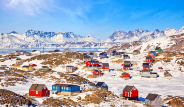 Kulusuki küla Gröönimaa idarannikul. Foto: Envato