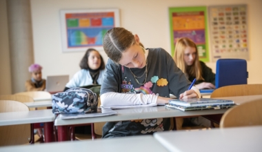 Tallinnas on koolikohata viiendik põhikooli lõpetanutest. Foto: Envato