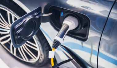 Elektriauto laadimine. Foto: Envato
