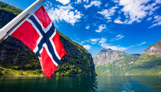 Norra lipp Geirangeri fjordi taustal. Foto: Envato