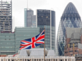 Suurbritannia lipp Londoni City taustal. Foto: Envato