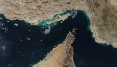 Satelliidipilt Hormuzi väinast. Foto: Wikimedia / NASA GSFC