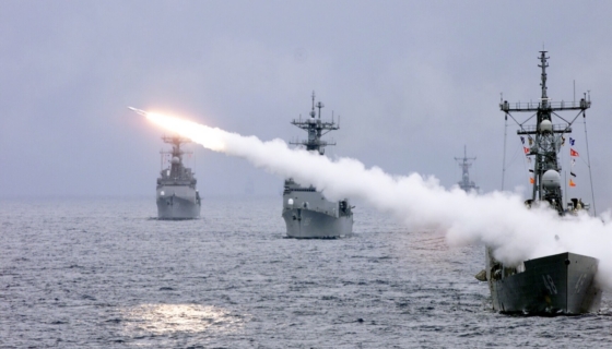 Raketi tulistamine drooni suunas.  Foto: Matthew C. Ruble, U.S. Navy  / WIkimedia