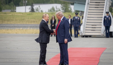 Venemaa president Vladimir Putin ja USA president Donald Trump Alaska kohtumisel. Foto: USA Kaitseministeerium / Wikimedia